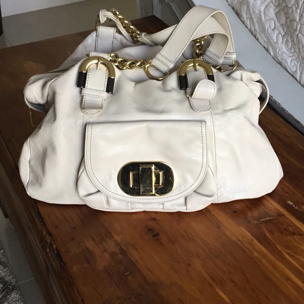 Badgley Mischka Cream leather bag.